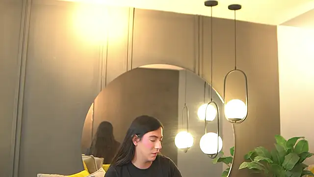 Ariaa Isabell online show from April 13, 6:45 pm