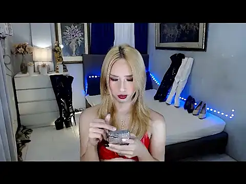 Snapshot of xMistressTiffany chatting on October 3, 5:18 am xMistressTiffany online show from October 3, 5:18 am