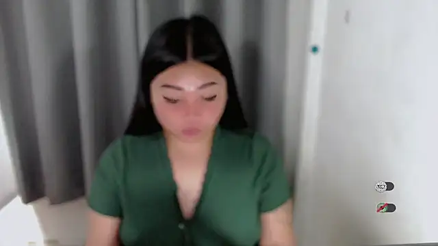 Yhana Slut online show from September 24, 1:39 pm