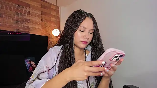 Snapshot of Emily_brown04 chatting on October 11, 12:07 pm Emily brown04 online show from October 11, 12:07 pm