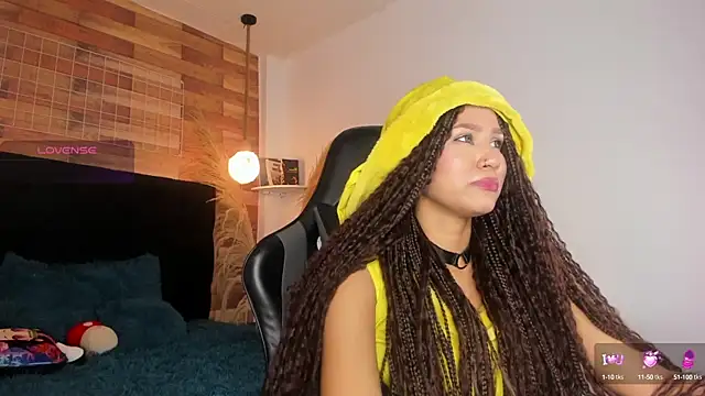 Snapshot of Emily_brown04 chatting on October 12, 1:13 pm Emily brown04 online show from October 12, 1:13 pm
