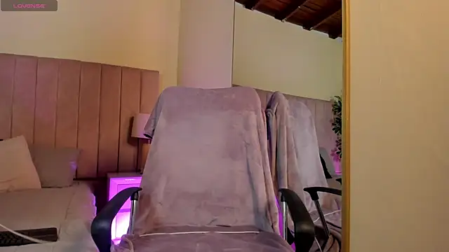 Mia mtnz02 online show from September 11, 3:53 pm