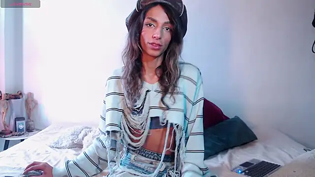 Theevae online show from April 15, 2:33 pm