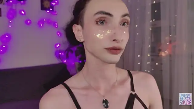 Queen of tease online show from July 3, 12:05 am