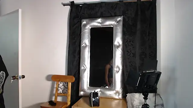 Snapshot of julieta_sweet_ chatting on October 23, 7:23 am julieta sweet online show from October 23, 7:23 am