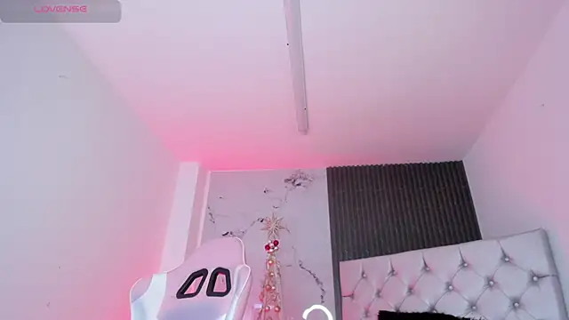 chloesagee online show from December 4, 10:14 pm