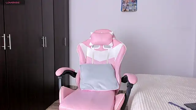 kendal hot01 online show from February 23, 6:44 pm