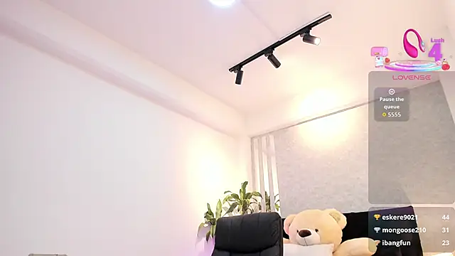 lily cash1 online show from December 13, 7:40 pm