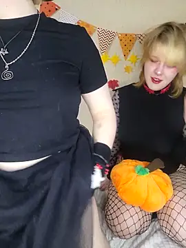 Snapshot of xrixsyx_and_ricky chatting on October 24, 4:45 pm xrixsyx and ricky online show from October 24, 4:45 pm