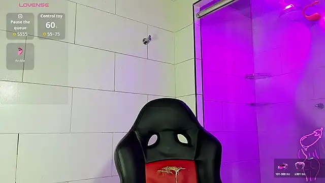 Dahlia Moss online show from December 2, 3:31 am