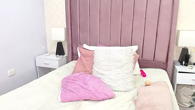 AriannaAdames online show from April 18, 7:58 pm