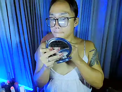 YourNikkieXxx online show from July 13, 5:15 pm