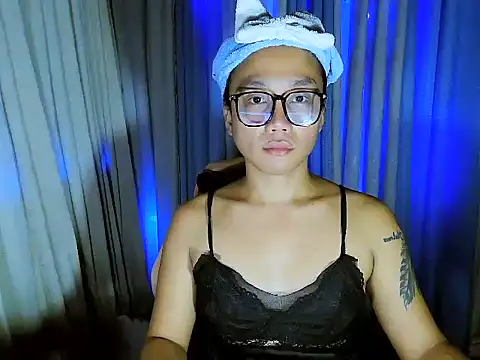 YourNikkieXxx online show from July 15, 12:32 pm