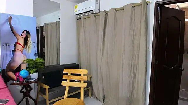 zou quira online show from February 3, 1:16 pm