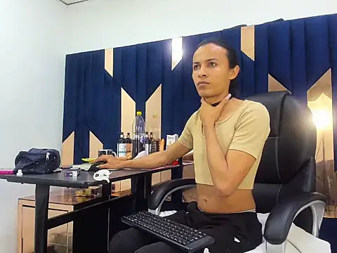 Aisha hotts777 online show from November 11, 3:30 am