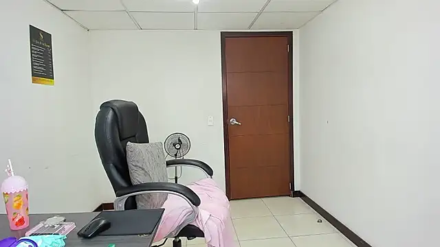 Aisha hotts777 online show from April 7, 4:57 am