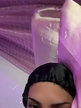 luluzinhax online show from April 14, 5:45 am