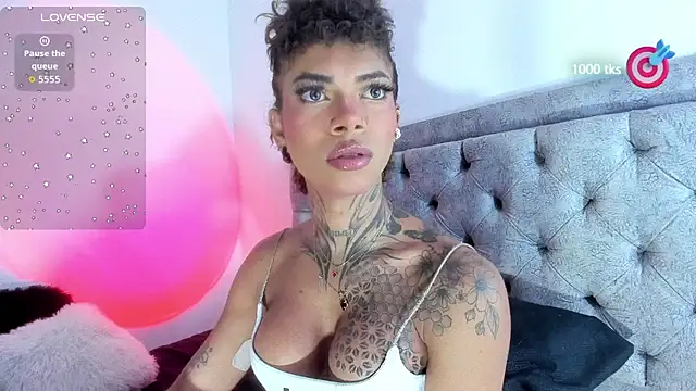 Snapshot of michell_danna chatting on October 22, 11:12 am michell danna online show from October 22, 11:12 am