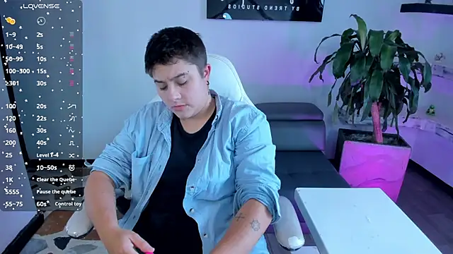 Snapshot of IanGilbert chatting on September 19, 8:14 pm IanGilbert online show from September 19, 8:14 pm