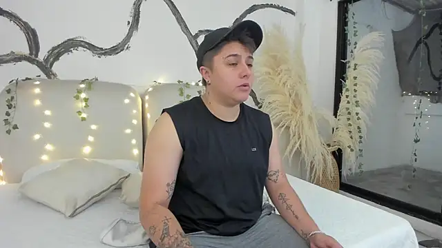 IanGilbert online show from December 18, 7:25 am