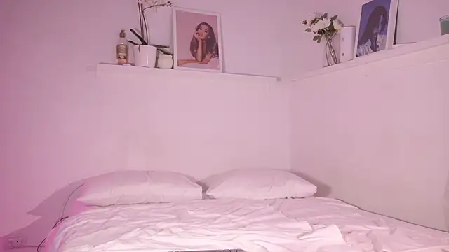 sweettener  online show from October 21, 11:45 am