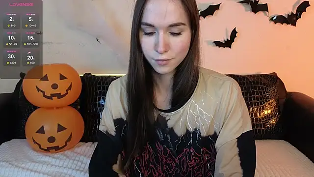 Angeel Kate online show from November 1, 1:30 pm