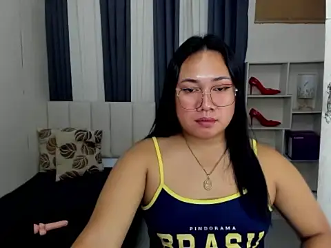 TsUncutKaren online show from January 13, 5:48 am