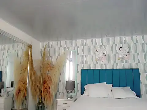 Snapshot of samantha_bliss chatting on October 15, 7:14 pm samantha bliss online show from October 15, 7:14 pm