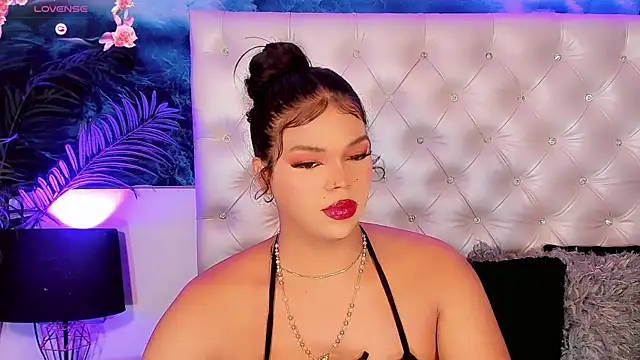 Valeria Swett  online show from June 22, 8:50 pm