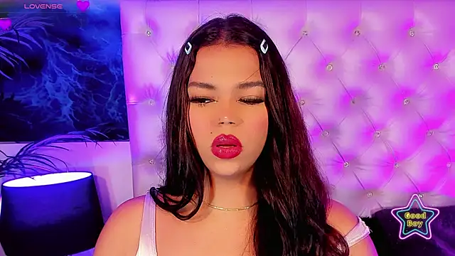 Valeria Swett  online show from July 7, 8:57 pm