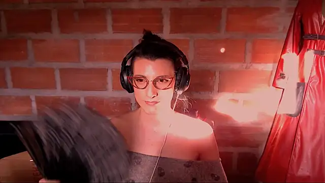 Moira-Hot online show from July 7, 10:14 pm