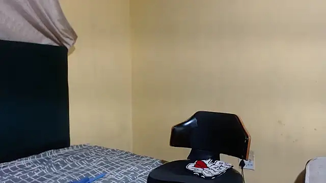 Freaky-Nicky18 online show from January 10, 8:59 pm