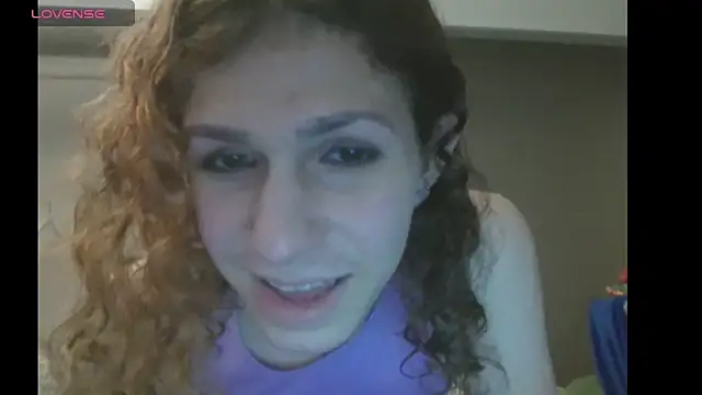 Snapshot of cuddlyavenue chatting on October 2, 3:18 am cuddlyavenue online show from October 2, 3:18 am
