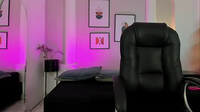 Juanita  acosta1 online show from February 5, 9:09 pm