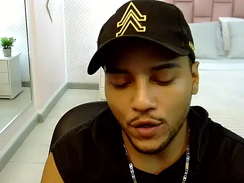 Max Rivers online show from October 5, 7:57 pm