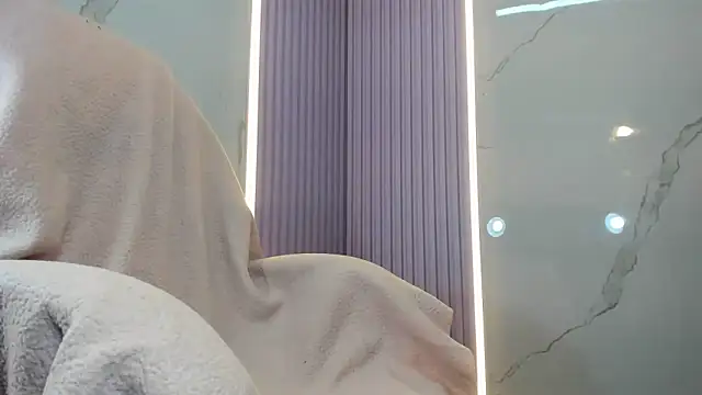 Mila Leon online show from June 18, 5:08 am