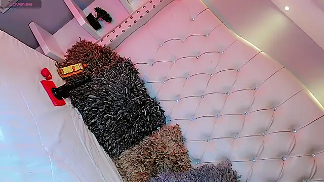 Saraa Jone online show from October 31, 11:42 am