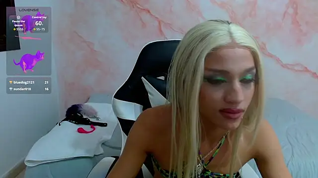Snapshot of female_experience22 chatting on October 13, 12:02 am female experience22 online show from October 13, 12:02 am