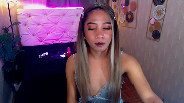 Snapshot of Seductive_nathalie chatting on October 12, 8:33 pm Seductive nathalie online show from October 12, 8:33 pm