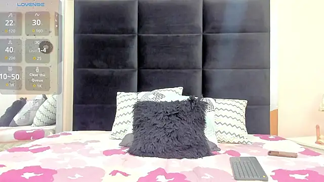 Cleo Saunders online show from October 15, 5:57 pm