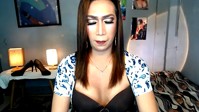 littleredbunny27 online show from June 2, 7:59 pm