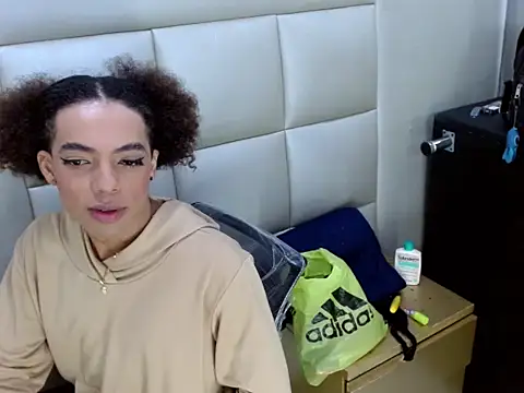 WinnyBarness online show from October 31, 2:32 am