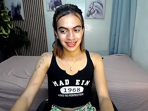 luv trix online show from December 5, 12:55 pm