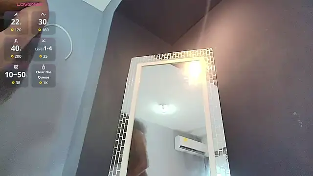 NaomiQueents online show from November 21, 1:45 pm