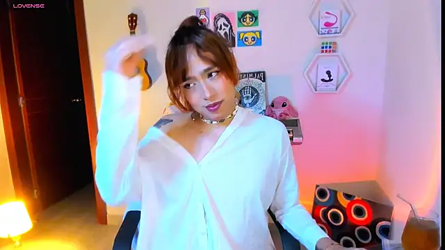 AdelineEsposito online show from March 19, 2:33 am