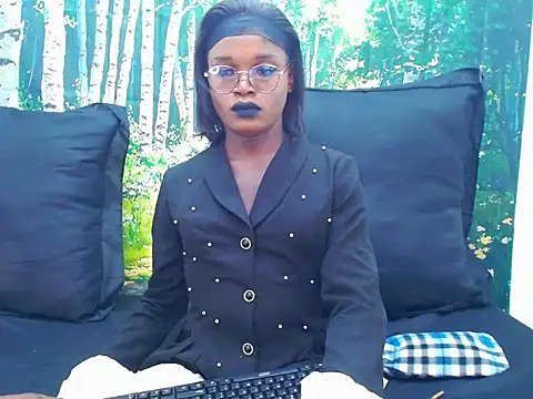 Lucile Carrie online show from June 11, 7:01 pm