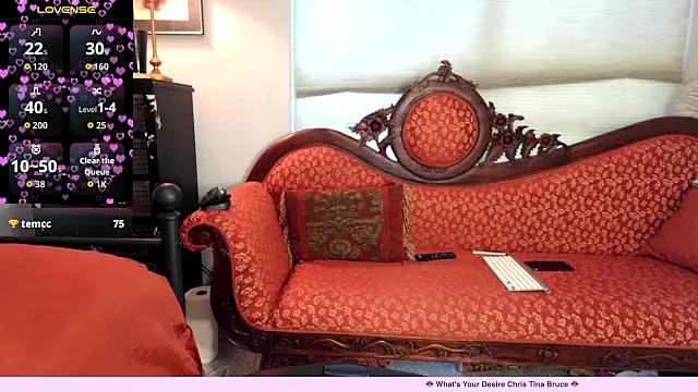 ChrisTinaBruce online show from November 11, 6:54 pm