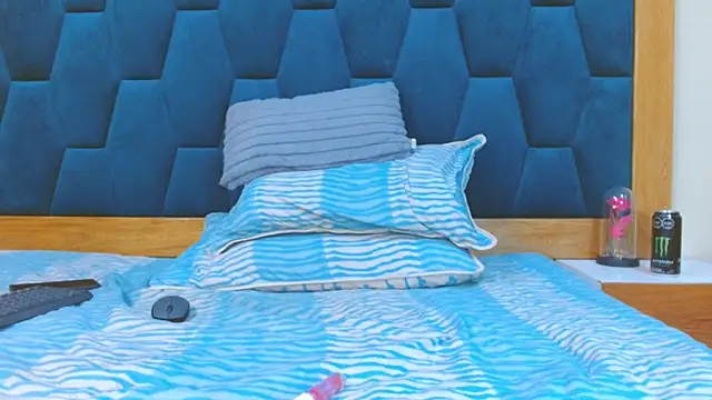 morrigan luxus2 online show from March 6, 7:19 pm