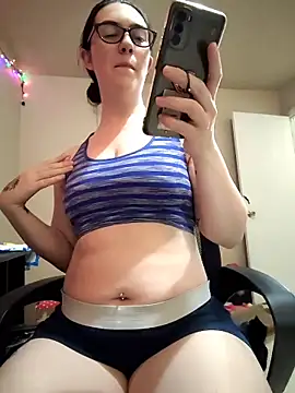 LaylaLucis online show from June 13, 5:07 am