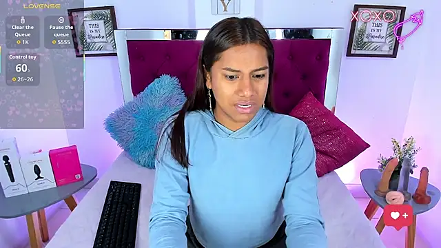 Samantha  F W online show from April 9, 2:23 pm